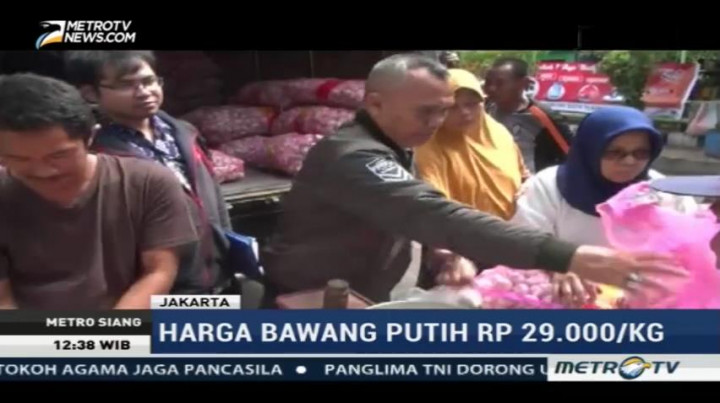 Operasi Pasar Bawang Putih di Jakarta Diserbu Warga