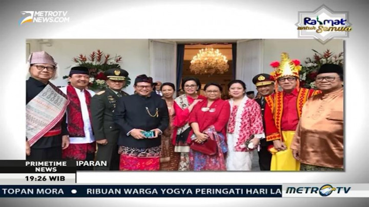 Kala Kabinet Kerja Kenakan Busana Adat