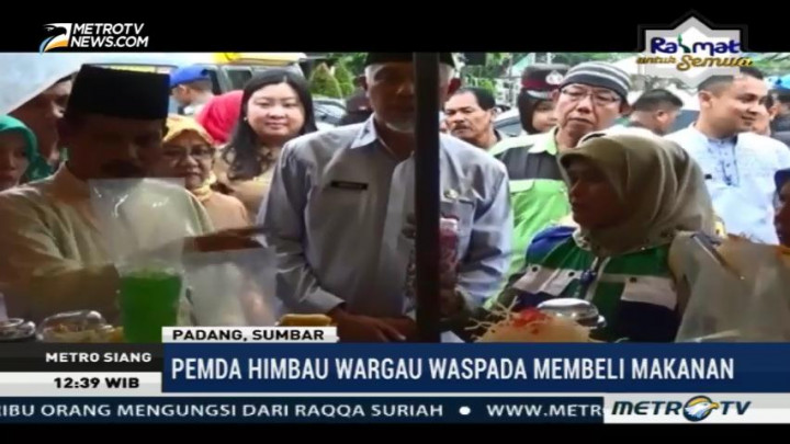 Petugas Gabungan Razia Makanan Berbahaya di Salatiga dan Padang
