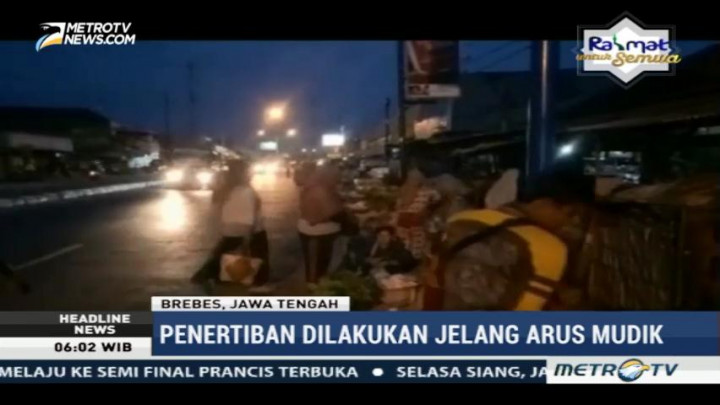 Jelang Arus Mudik, Petugas Tertibkan Pasar Tumpah di Brebes