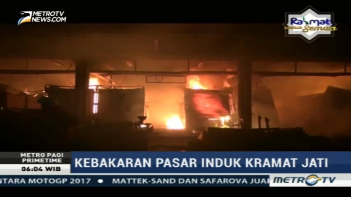 Puluhan Kios di Pasar Induk Kramat Jati Terbakar