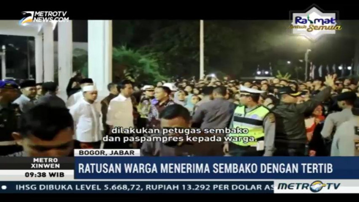 Jokowi Saksikan Pembagian Sembako di Balai Kota Bogor