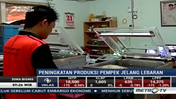 Bisnis Pempek Laris Manis Jelang Lebaran