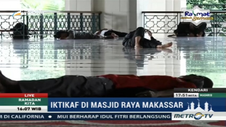 Suasana Iktikaf di Masjid Raya Makassar