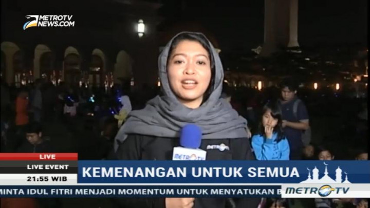 Malam Takbiran, Masjid Agung Bandung Bagikan Zakat Fitrah