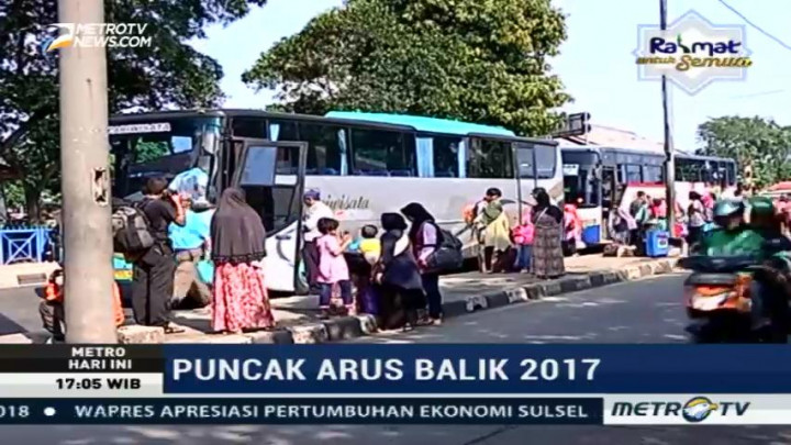 Puncak Arus Balik, Banyak Kedatangan Bus yang Terlambat
