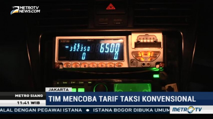 Membandingkan Tarif Baru Taksi Online dengan Taksi Konvensional
