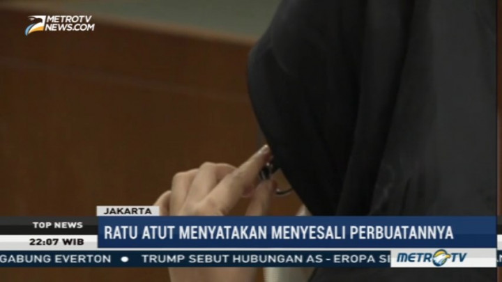 Bacakan Pledoi, Ratu Atut Teteskan Air Mata