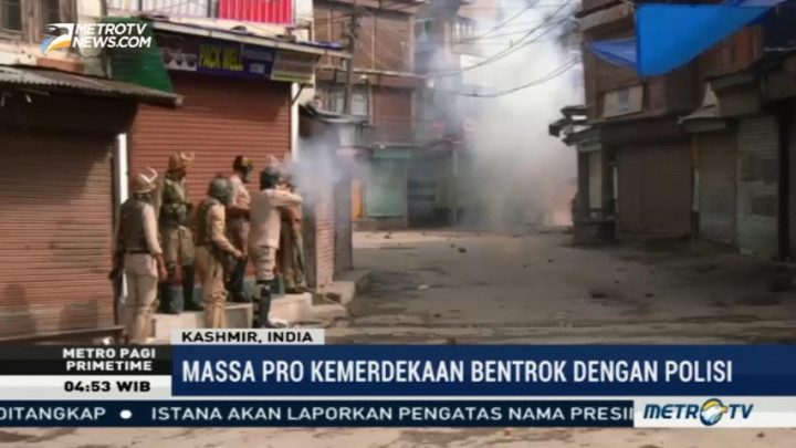Massa Pro Kemerdekaan Kashmir Bentrok dengan Polisi