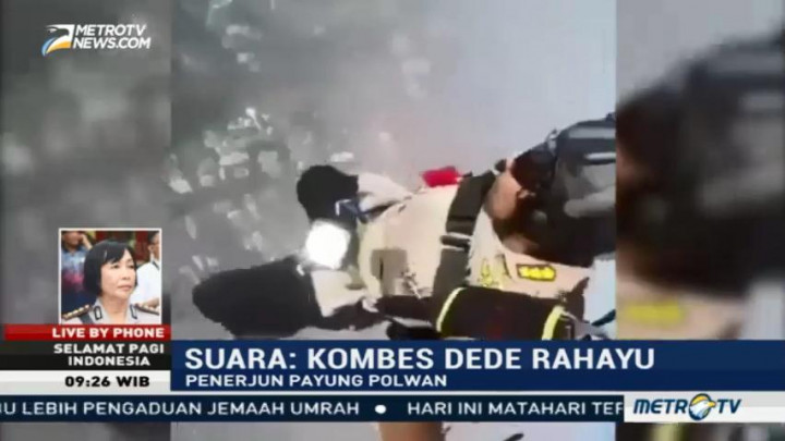 Aksi Polwan Terjun Payung Viral di Medsos