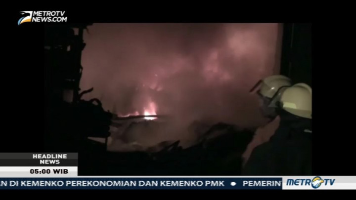 Gudang Cat dan Baja di Bangun Ludes Terbakar