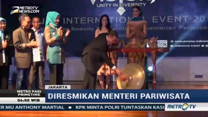 Menpar Resmikan Pagelaran Jember Fashion Carnaval 2017