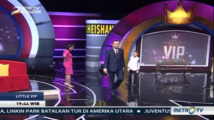 Model Cilik Ajari Cak Lontong Berjalan di Catwalk