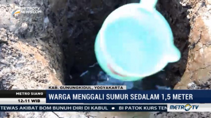 Kekeringan, Warga Gunungkidul Gali Telaga Kering untuk Dapatkan Air
