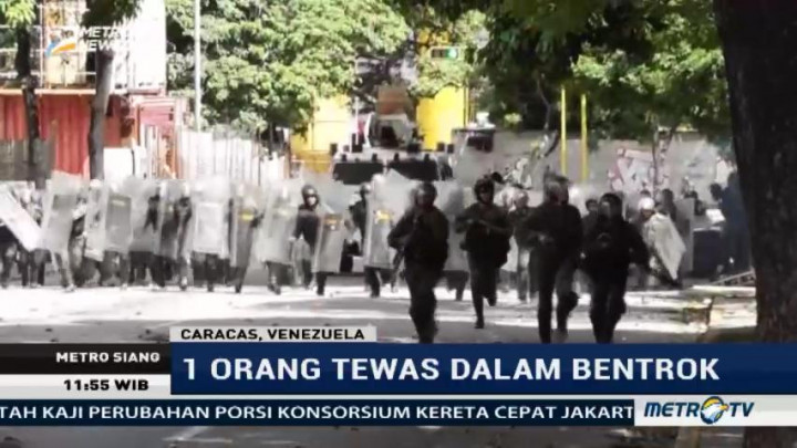 Seorang Tewas dalam Bentrokan Massa dan Polisi di Venezuela