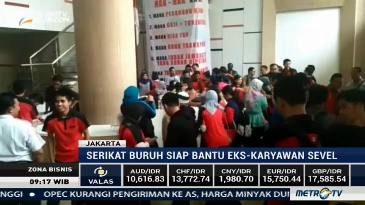 Eks Pegawai Sevel Demo Tuntut Pesangon