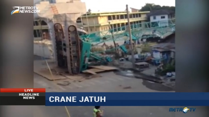 Crane Roboh Timpa Rumah Warga di Palembang, Tujuh Terluka