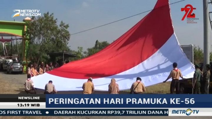 Merah Putih Raksasa Dikibarkan Menyambut Hari Pramuka ke-56