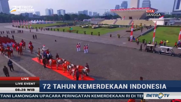 Duplikat Bendera Pusaka Diarak dari Monas ke Istana