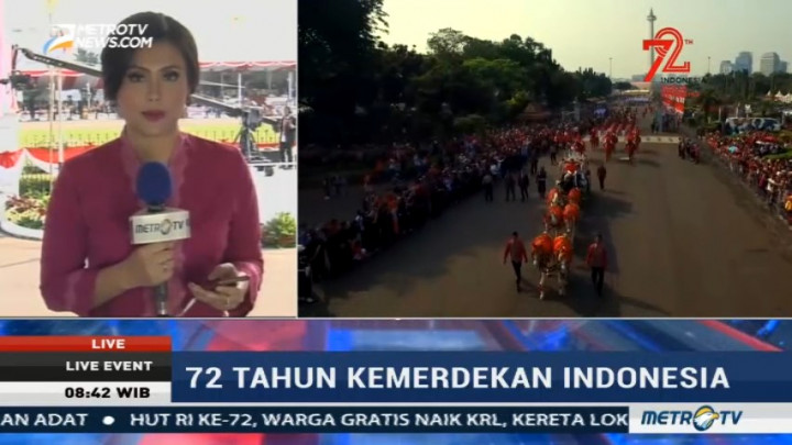 Kirab Bendera Memasuki Istana