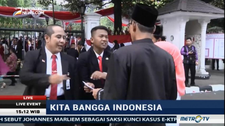 Suasana Jelang Upacara Penurunan Bendera di Istana