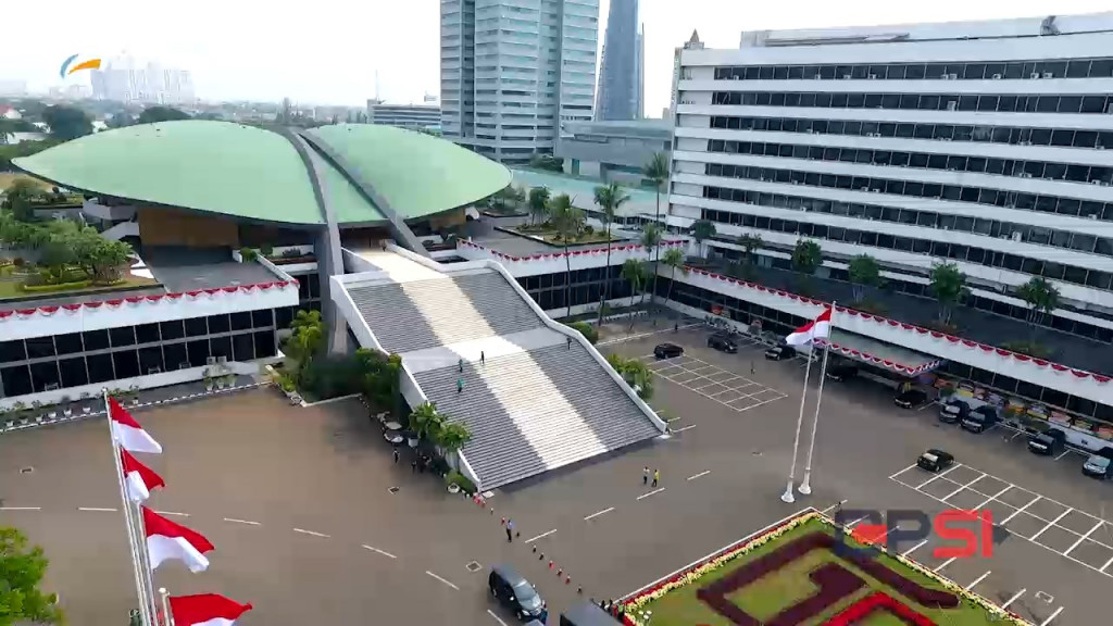 Promo Opsi 'Isu Miring di Bangunan Tegak'