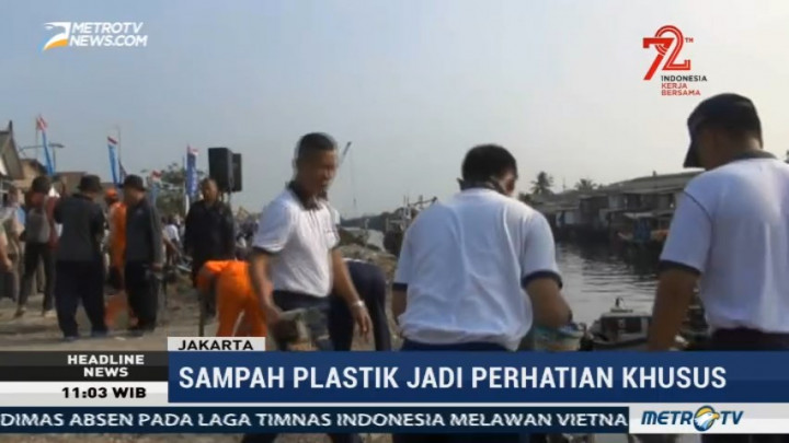 Koarmabar Gelar Bersih-bersih di Kawasan Pantai Cilincing