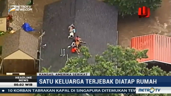 Banjir di Kansas, Satu Keluarga Terjebak di Atap Rumah