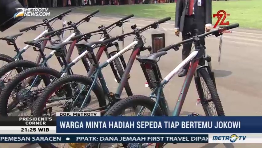 Makna di Balik Sepeda Hadiah Jokowi