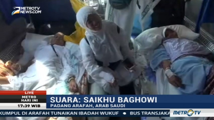 Jemaah Haji yang Sakit Wukuf dengan Bus Khusus