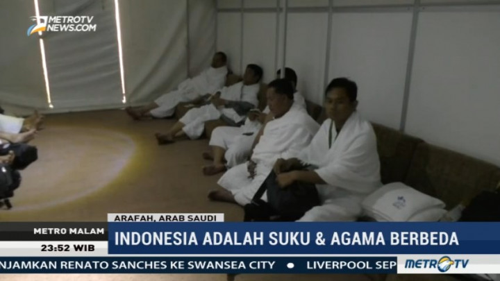 Jemaah Indonesia Berdoa untuk Negeri