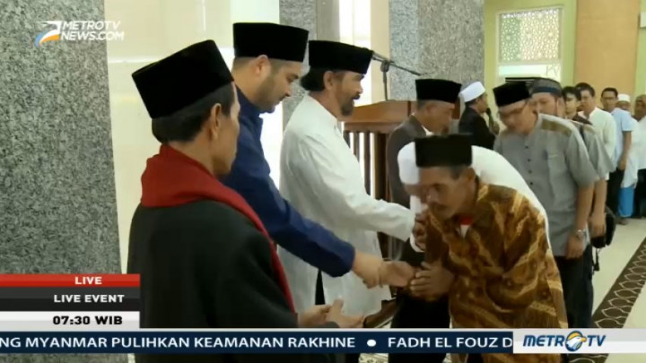 Suasana Pascapelaksanaan Salat Id di Masjid Nursiah Daud Paloh