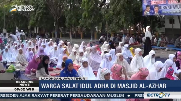 Warga Lamongan Tumpah Ruah ke Jalan Ikuti Salat Id