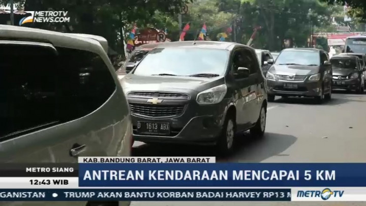 Antrean Kendaraan di Jalur Wisata Lembang Lebih dari 5 KM