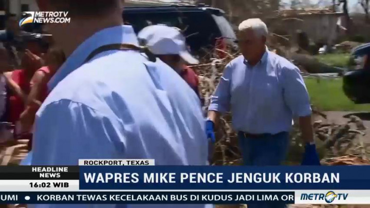 Mike Pence Jenguk Korban Badai Harvey di Texas