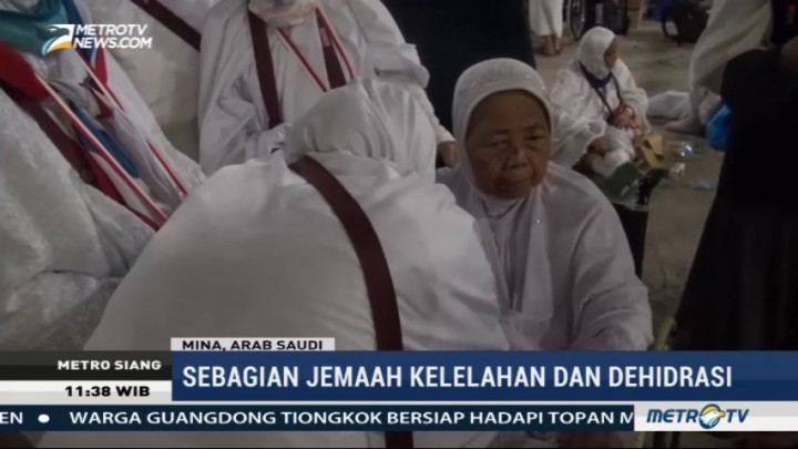 Sejumlah Jemaah Haji Kelelahan saat Melewati Terowongan Muaisim