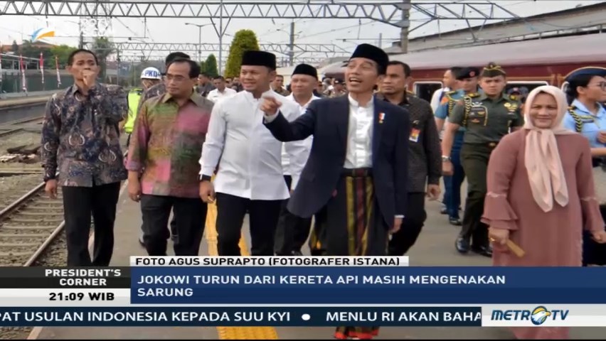 Antara Jokowi dan Sarung