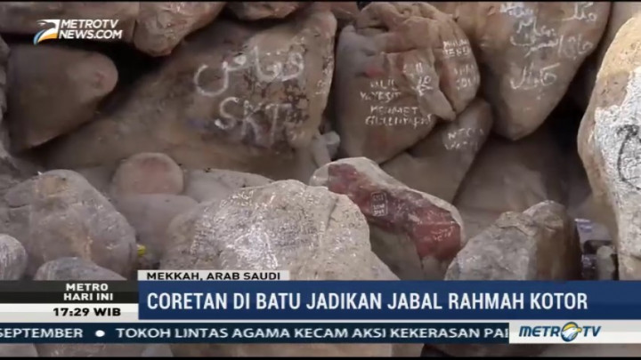 Jabal Rahmah Kotor Dipenuhi Coretan Jemaah