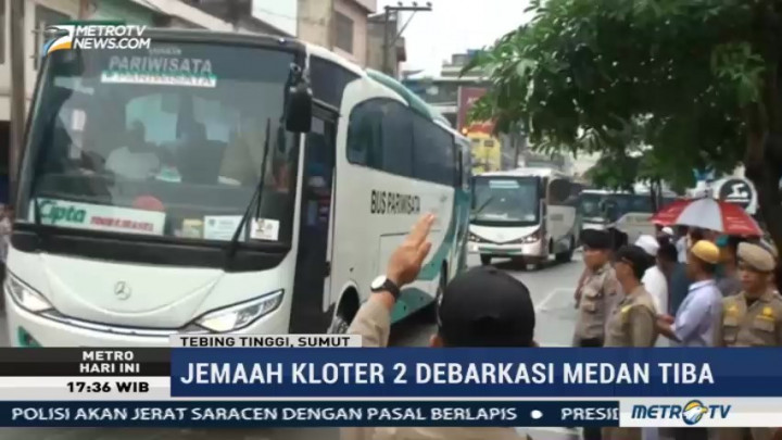 Keluarga Sambut Kedatangan Jemaah Haji Debarkasi Medan