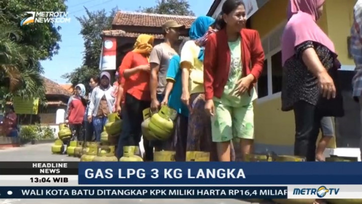 Warga Kudus Antre Beli Elpiji 3 Kg di Operasi Pasar