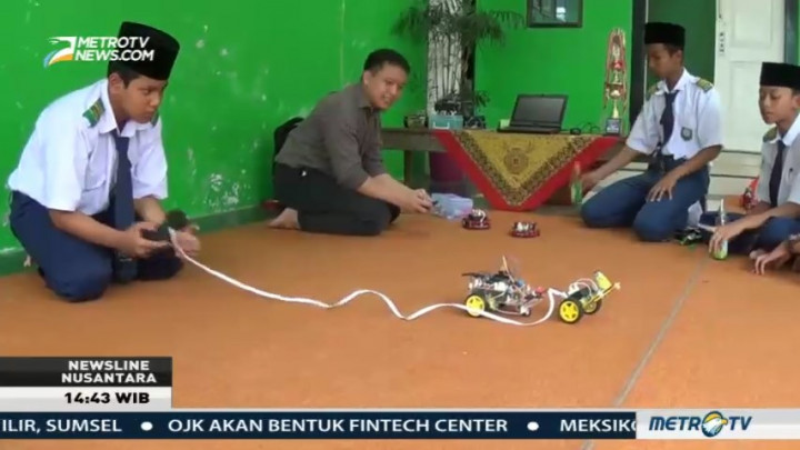 Santri Mambaus Sholihin Berhasil Buat Robot Pemain Bola