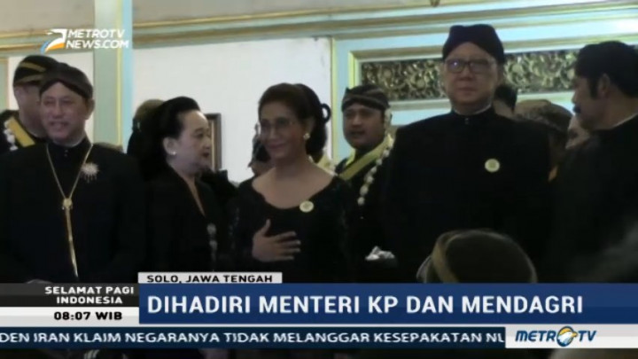 Menteri Susi dan Mendagri Ikuti Kirab Malam Satu Suro