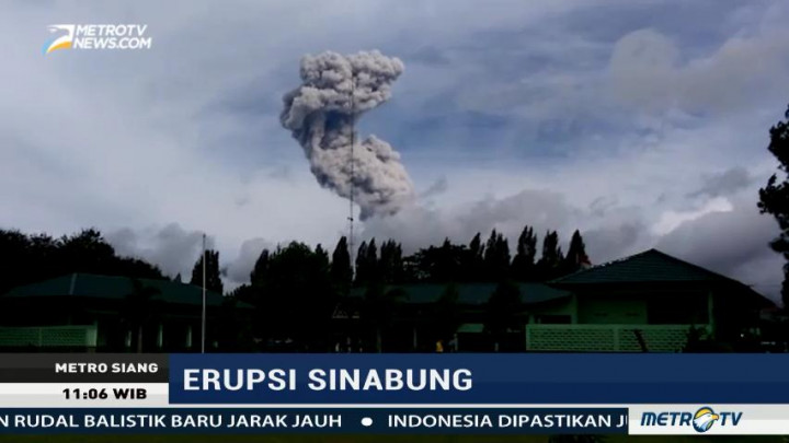 Gunung Sinabung Semburkan Abu Vulkanik Setinggi 1.500 Meter