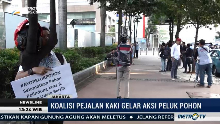 Tolak Dipindahkan, Koalisi Pejalan Kaki Gelar Aksi Peluk Pohon