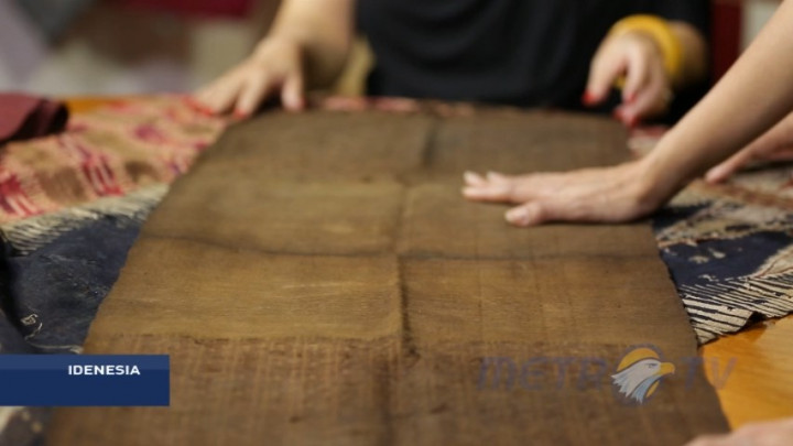 Melihat Keindahan Kain Tenun Antik