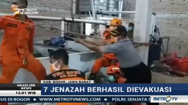 Petugas Evakuasi Tujuh Jenazah Korban Gas Beracun di Bogor