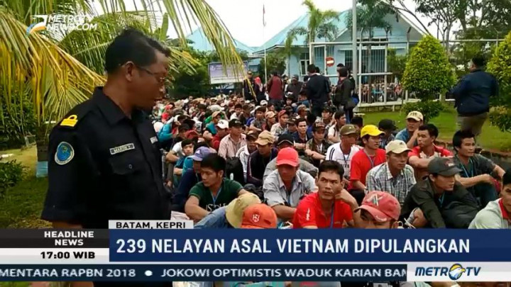 239 Nelayan Kapal Pencuri Ikan Asal Vietnam Dipulangkan