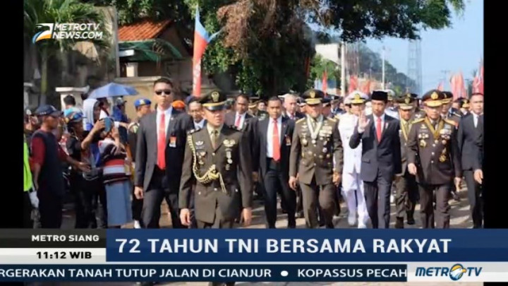 Terjebak Macet, Jokowi Jalan Kaki 2 Km Menuju Lokasi HUT TNI