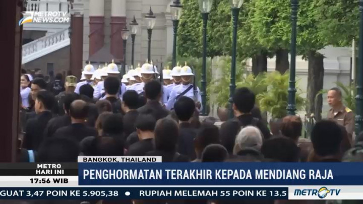 12 Juta Penduduk Thailand Beri Penghormatan Terakhir ke Raja Bhumibol