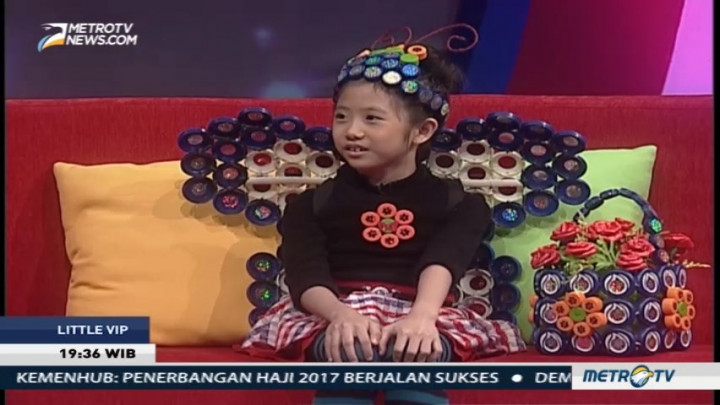 Model Cilik Ini Jago Membuat Pakaian dari Tutup Botol Bekas